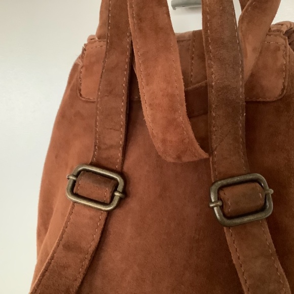 🤩 HOST PICK 🤩 Liebeskind brown boho fringe suede backpack - Picture 7 of 10